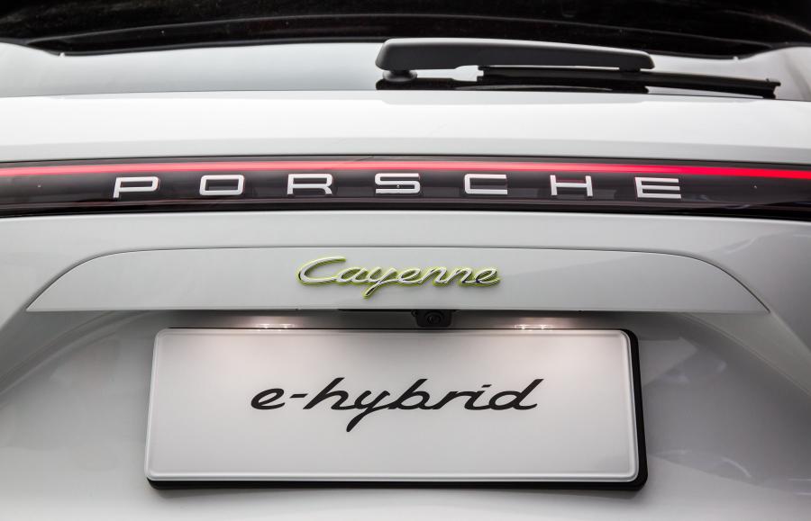 Логотип Porsche Cayenne E-Hybrid (PO536) 2018 года  (CN) (фото 2 из 4)